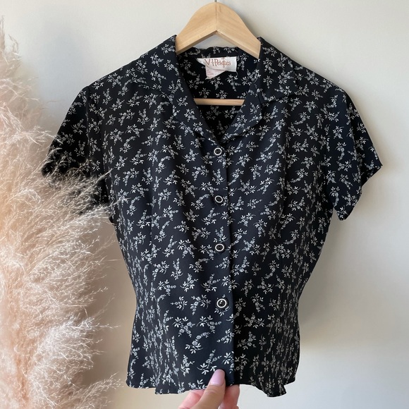 Vintage Black Floral Button-Up Blouse - Picture 4 of 10